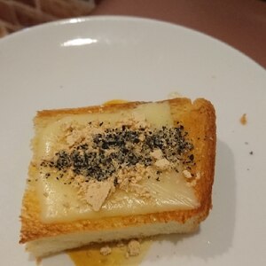 黒ごまときなこのチーズトースト